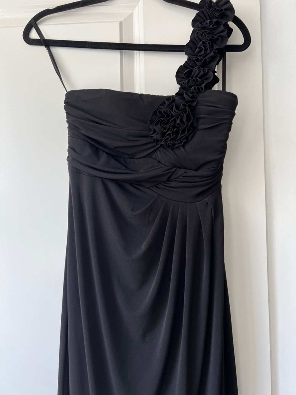 Elegant One-Shoulder Black Cocktail Dress with Floral Strap